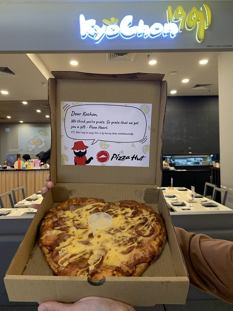 pizza hut hantar nota cinta kepada pesaing