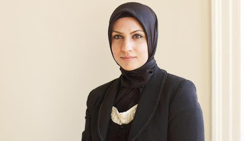 hakim wanita hijab pertama UK